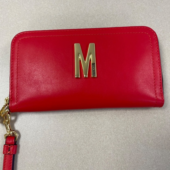 Moschino Couture Red Zip Around Large Wristlet Wallet - NWT - Picture 1 of 13
